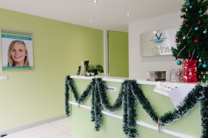 v-care_dentist-33-300x200